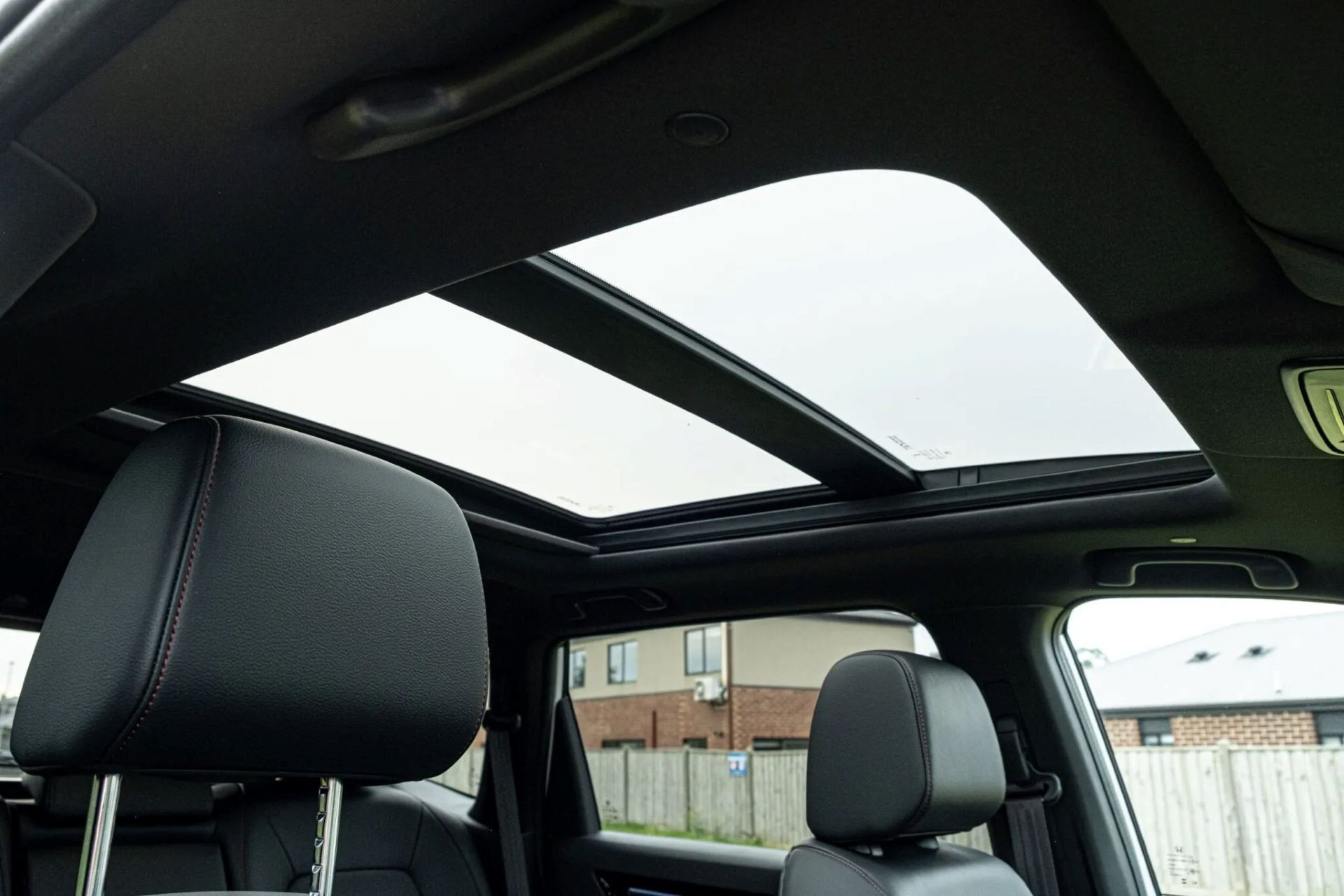 https://static-images.vnncdn.net/vps_images_publish/000001/000003/2026/8/10/honda-crv-ehev-review-69-2048x1365-1691.jpg