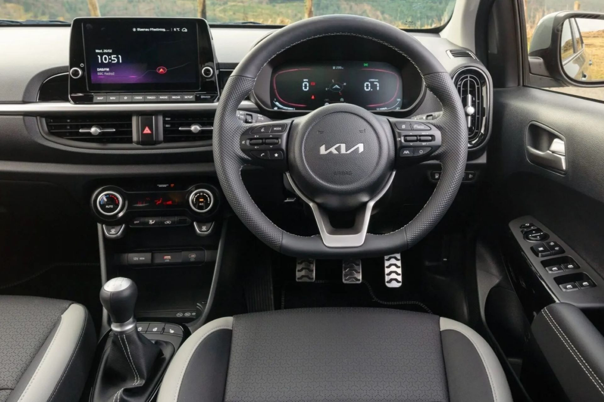 Kia Picanto interior Aug7262 2048x1151.jpg