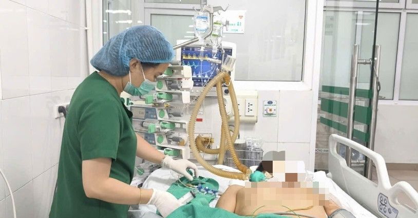 Người đàn ông nguy kịch vì đắp tỏi trị gout