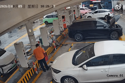 SUV điện Trung Quốc bất ngờ bốc cháy cạnh trạm sạc