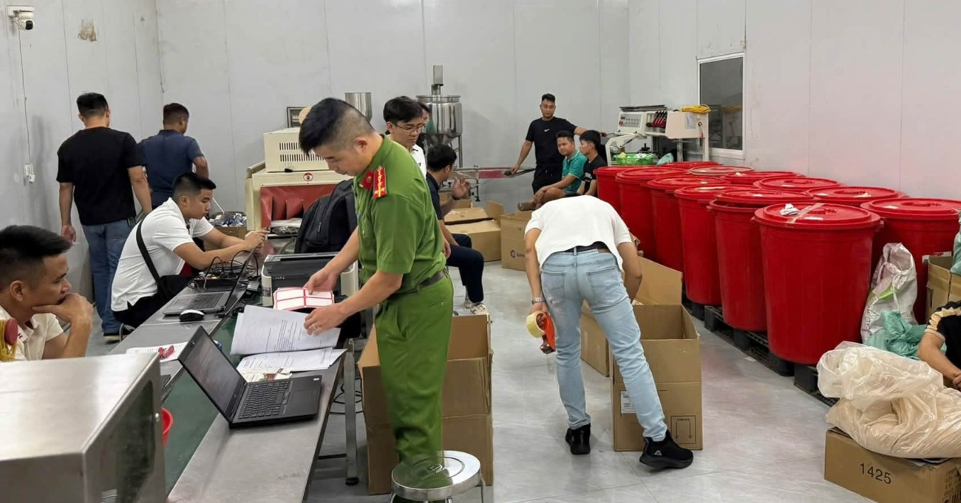 Cảnh sát công bố hình ảnh sản phẩm xương khớp bị thổi giá gấp 8 lần, 21 người bị khởi tố