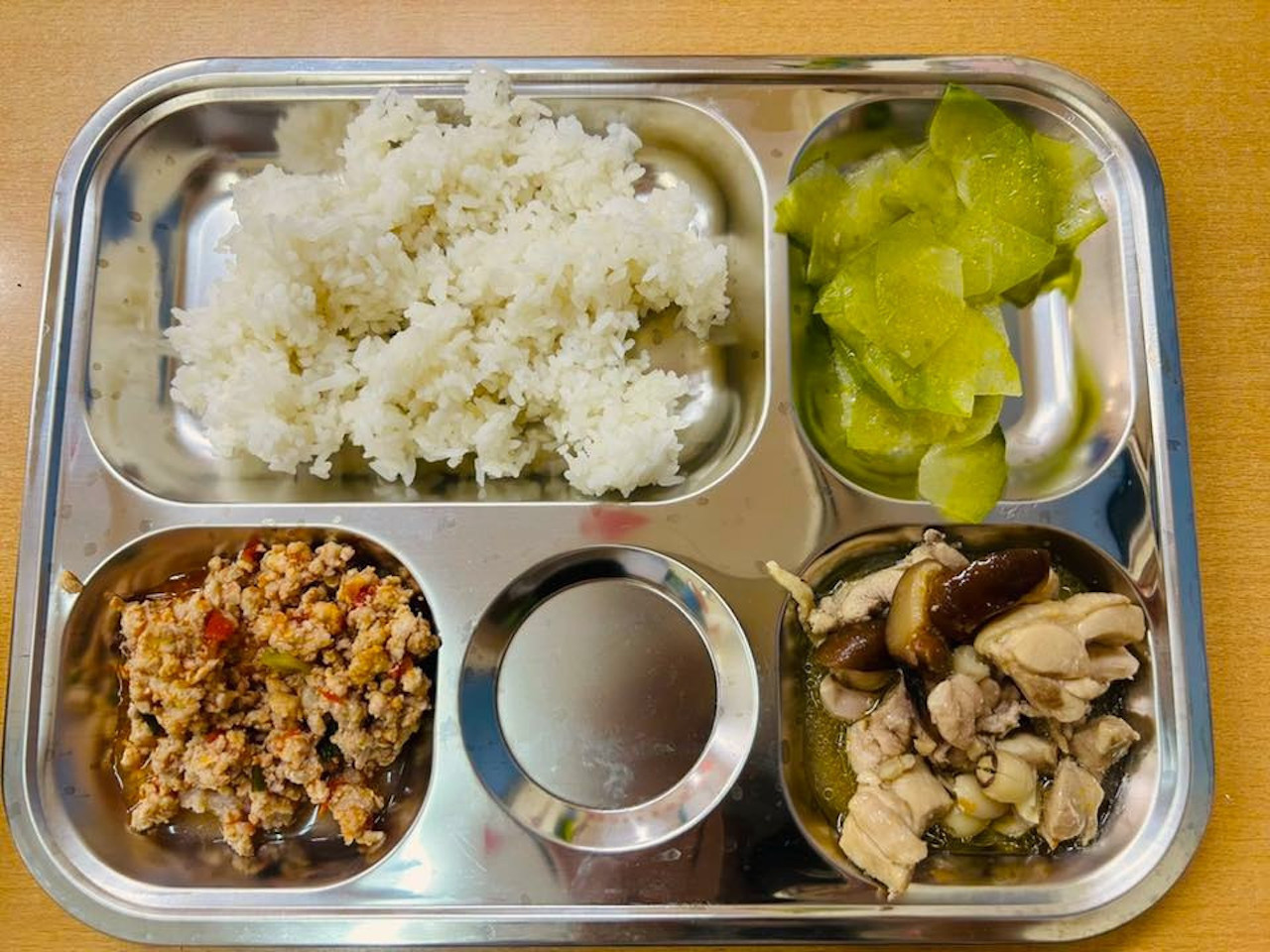 Bua an cong an .jpg