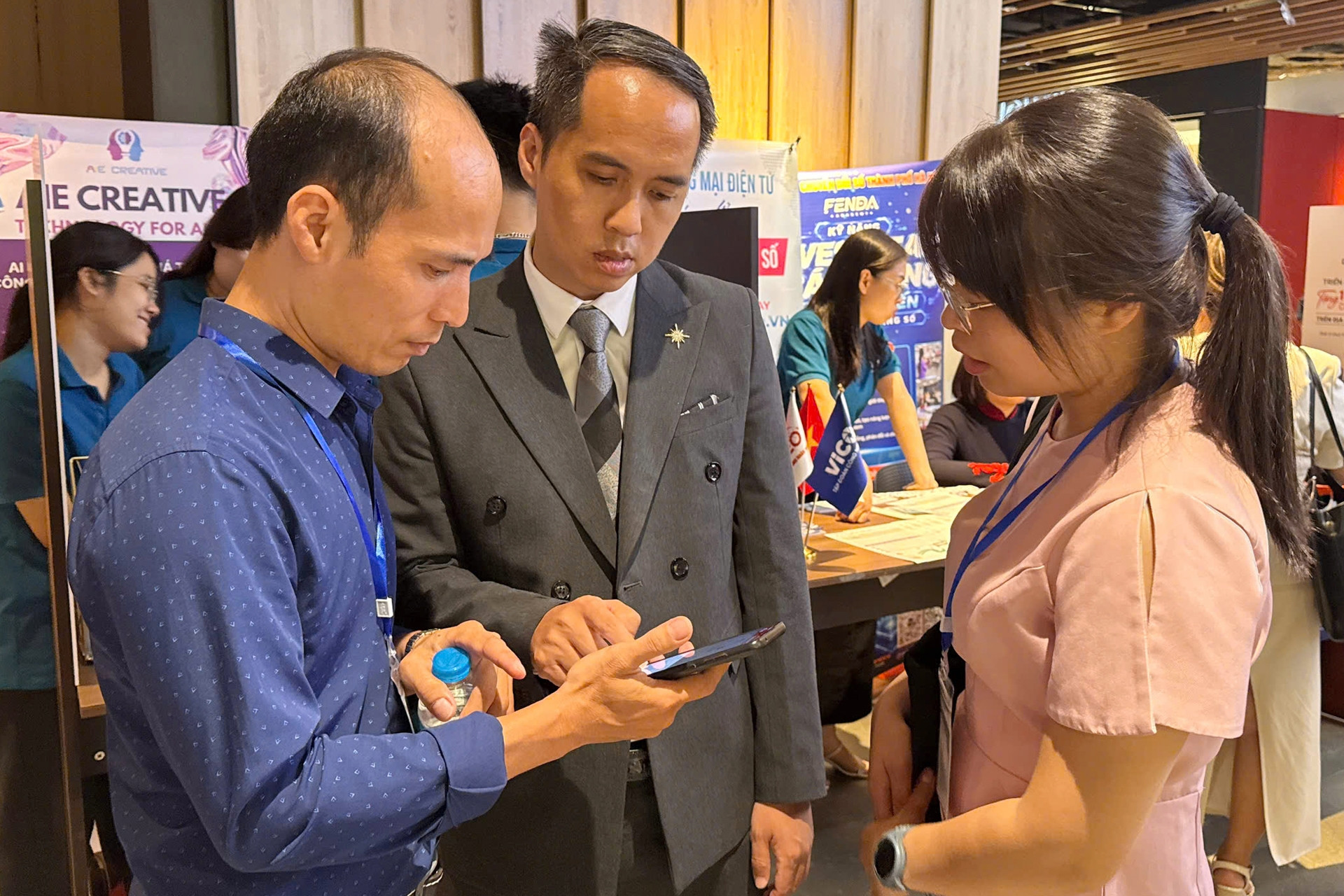 “Cầm tay chỉ việc” hướng dẫn hộ kinh doanh, doanh nghiệp nhỏ dùng nền tảng số