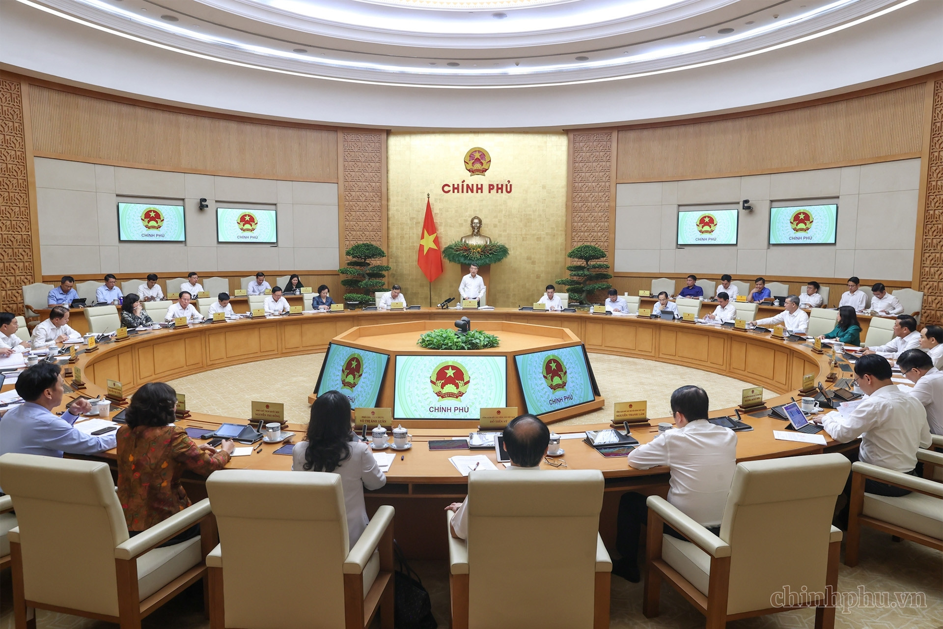 Chính phủ yêu cầu các bộ ngành hoàn thành sắp xếp tổ chức bộ máy trong tháng 10