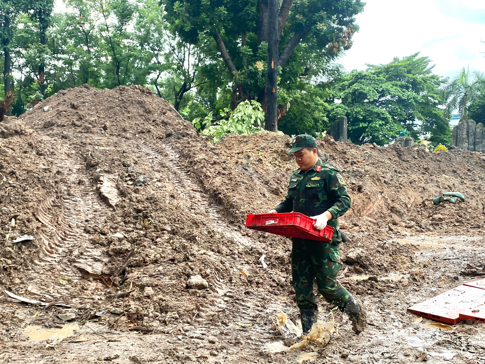 công viên Lê Thị Riêng 001.png