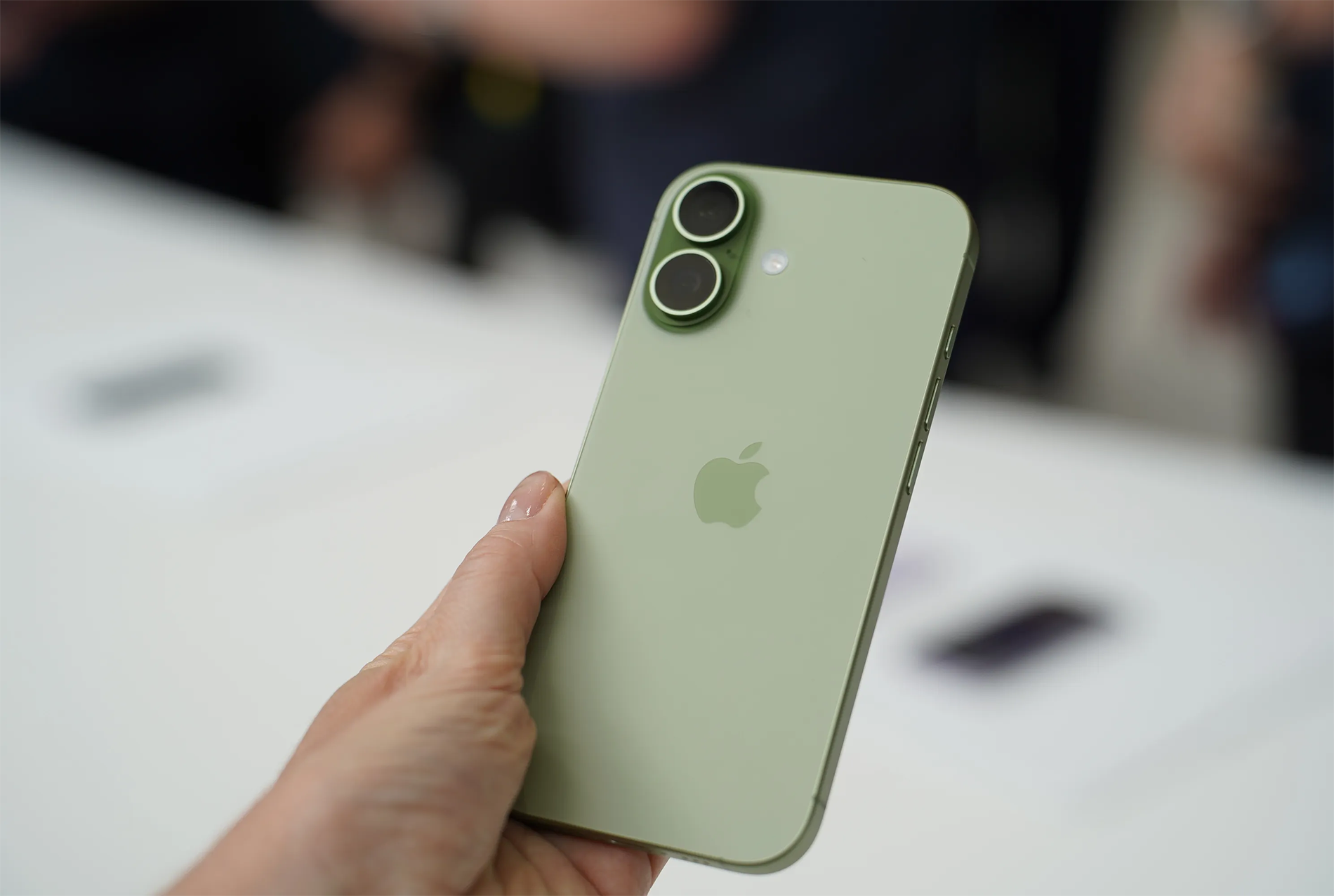 iPhone 17 2.png