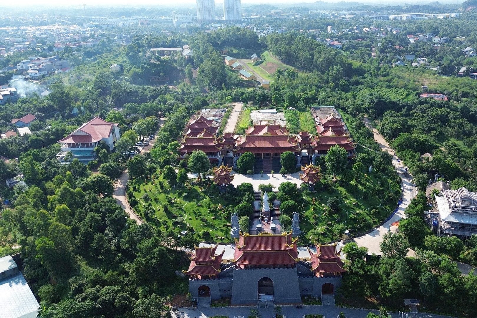 Khởi tố, bắt tạm giam người đánh 5 chú tiểu tại chùa Bầu