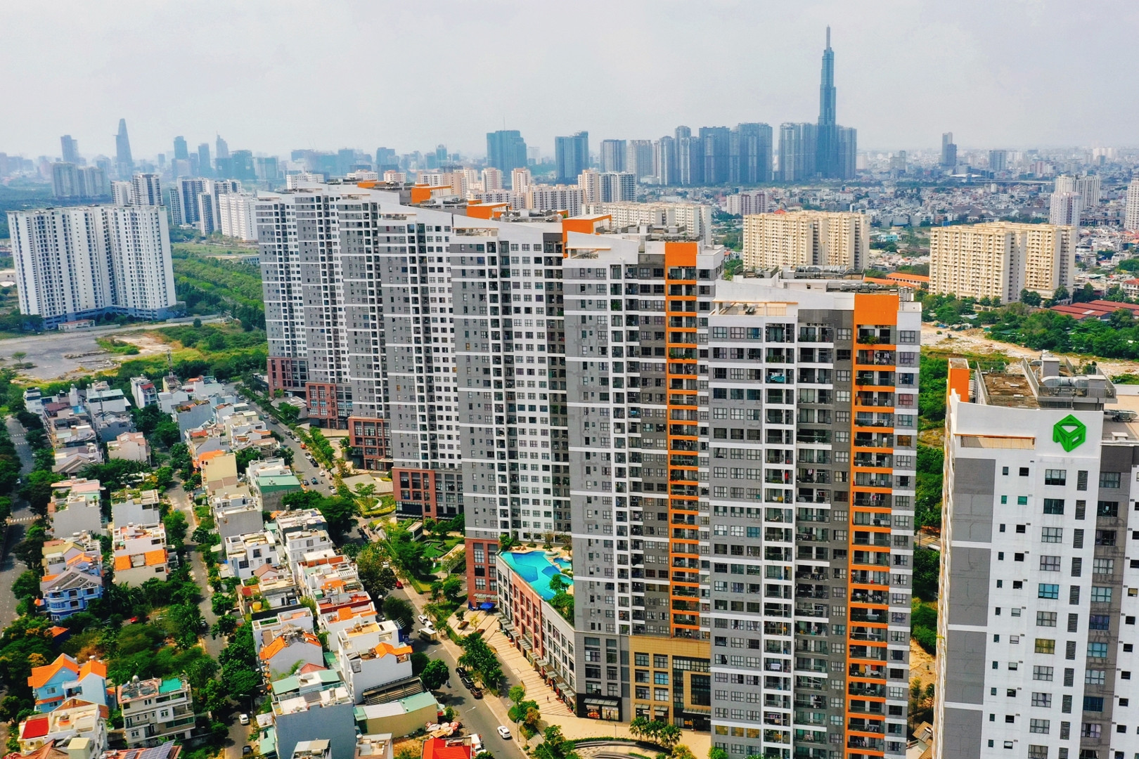 Loạt doanh nghiệp địa ốc nợ thuế hàng trăm tỷ, ‘mất dấu’ tại địa chỉ đăng ký
