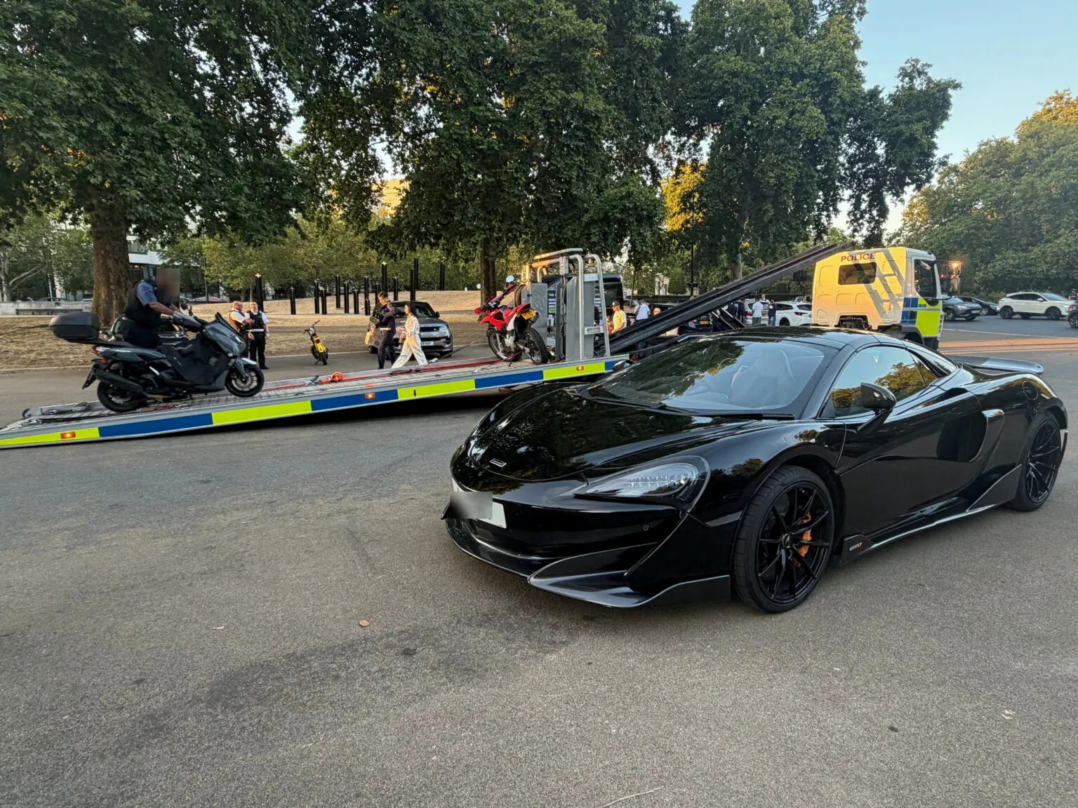 Mclaren_at_Wellington_Arch_after_being_seized_jpg 1536x1152.webp