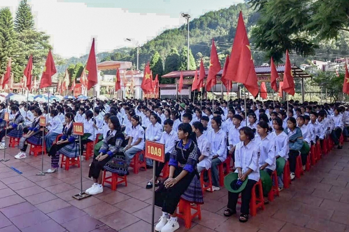 Năm học mới: Chuẩn bị từ ngôn ngữ, sách vở đến bữa ăn cho trẻ em vùng cao