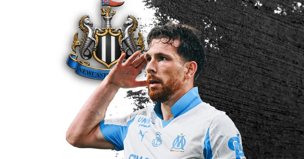 Newcastle nhận cú tát đau chuyển nhượng