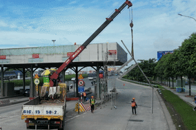 Tháo dỡ trạm thu phí cửa ngõ TPHCM sau gần 6 năm bỏ không