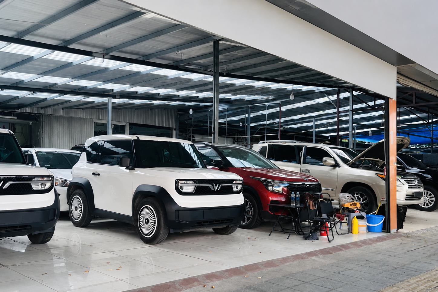 Thị trường ô tô cũ ế ẩm vì xe mới liên tục hạ giá, dân buôn nghĩ kế hút khách