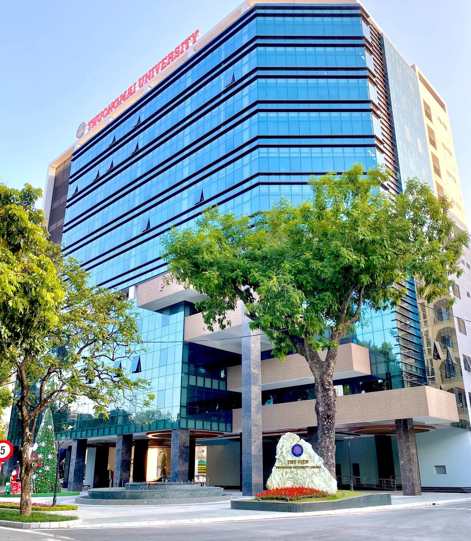thuong mai.jpg