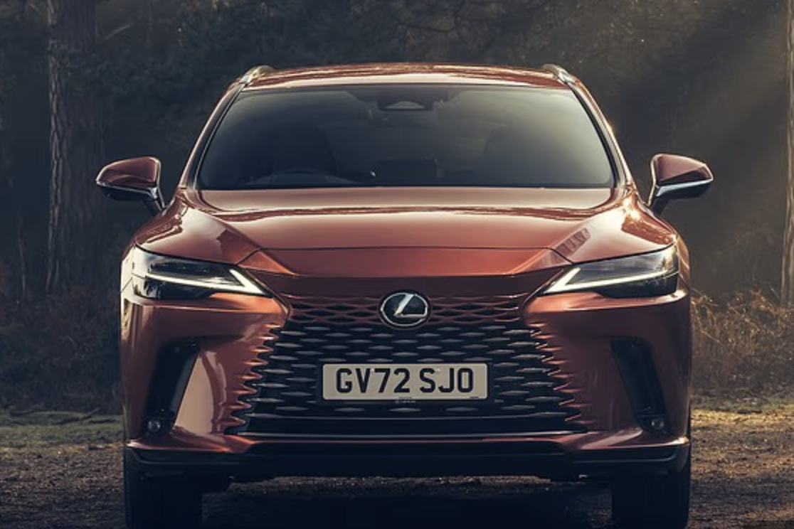 Xe hybrid Lexus, Toyota bị tố lỗi ắc quy sụt điện khiến người ngồi trong mắc kẹt