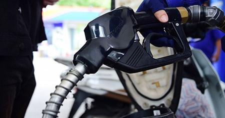 Giá xăng dầu hôm nay 12/8: Thế giới tiếp đà tăng, trong nước sắp có giá mới