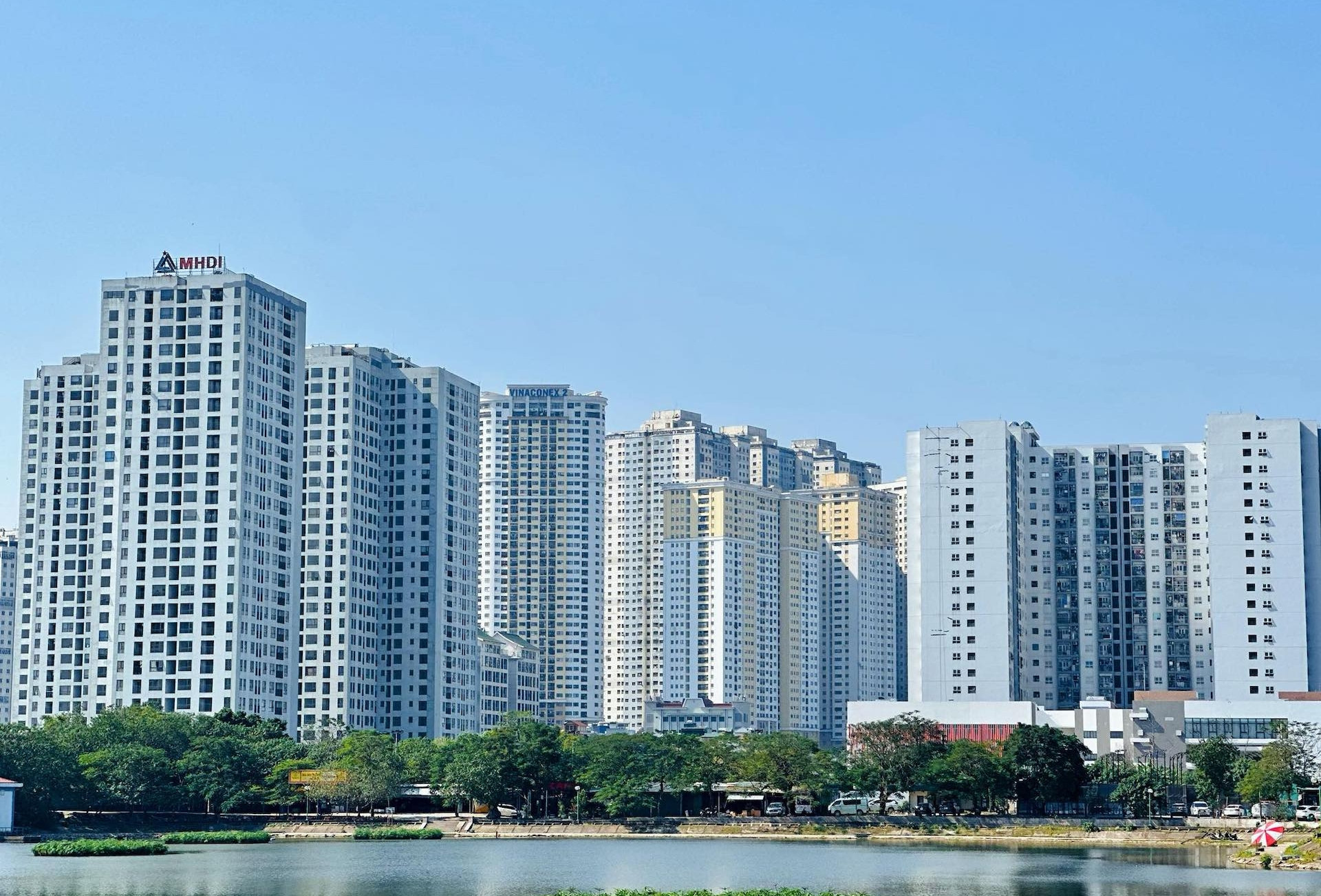 Chung cư Hà Nội rời nội đô, người mua ngày càng khó xuống tiền