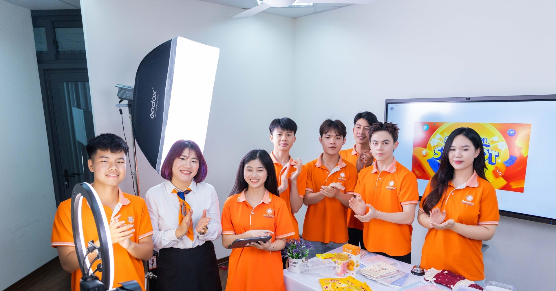 Đưa ‘doanh nghiệp thu nhỏ’ vào giảng đường để đào tạo nhân lực kinh tế số