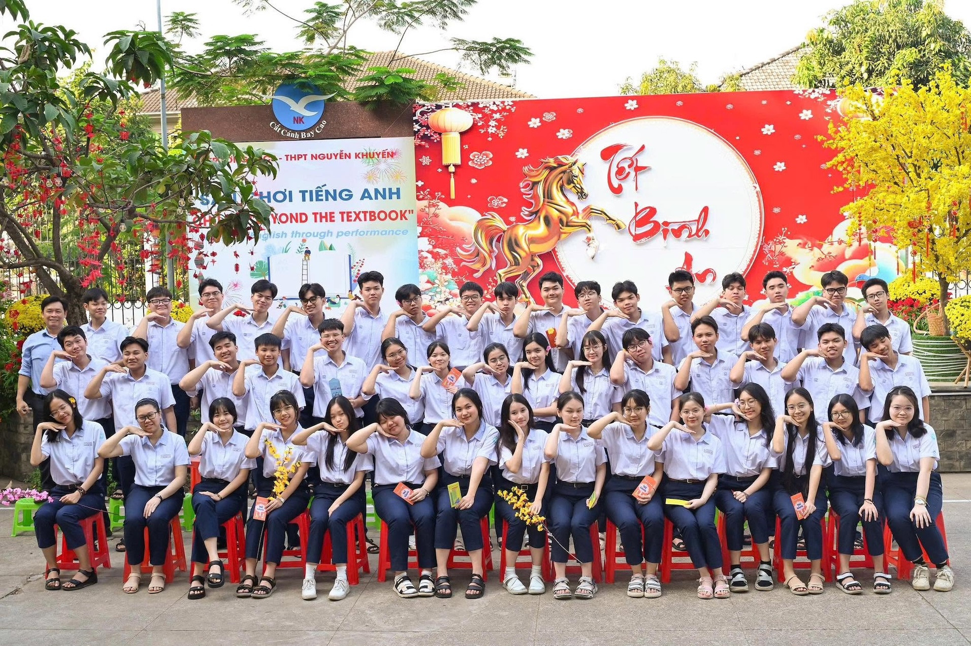 Lớp 12b1.jpg