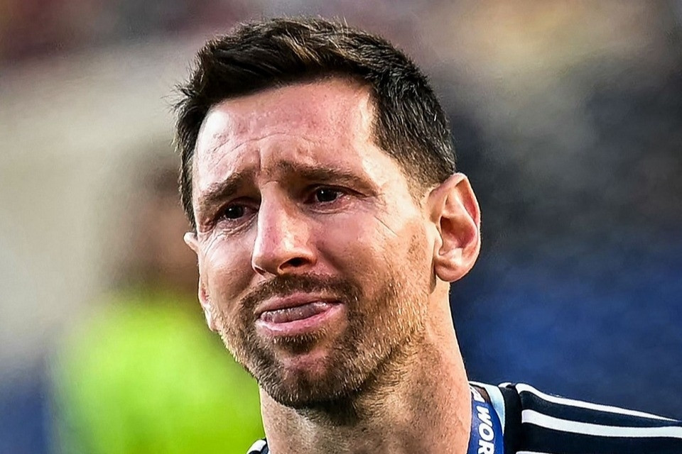 Cay khóe mắt tâm thư Messi tiễn biệt cha, Ronaldo vào an ủi