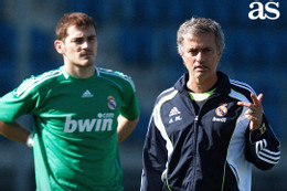Mourinho Casillas.jpg
