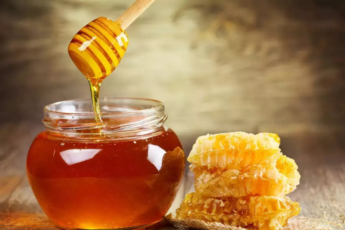 Người đàn ông uống nước pha mật ong đặc mỗi ngày, sau 1 năm sức khỏe ra sao?