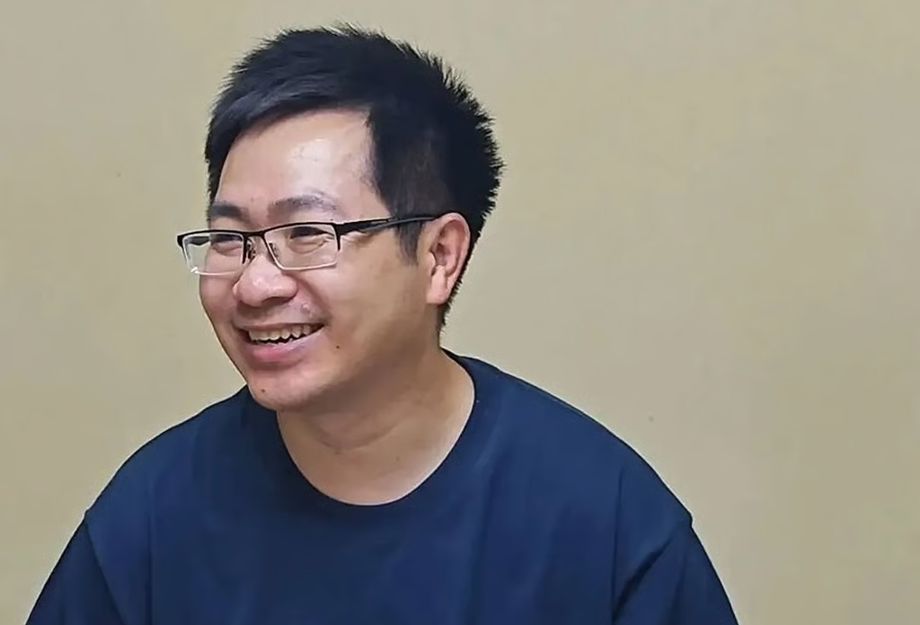Từng mua 3 căn nhà nhờ nghề dạy thêm, 38 tuổi vẫn thi lại để học ngành Y