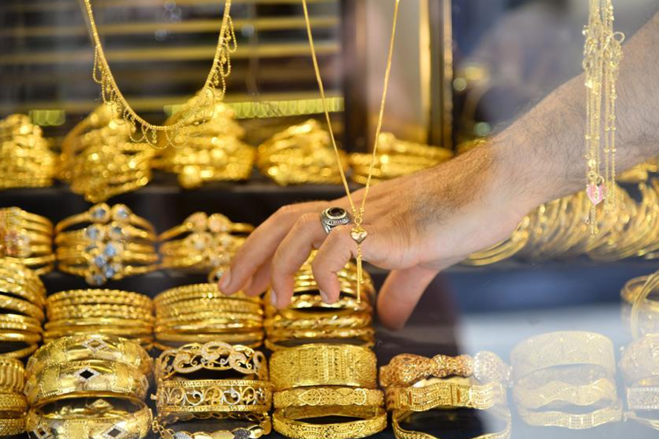 Vàng ‘tàu lượn’ từ 5.600 xuống dưới 4.000 USD: Kịch bản nào cho cuối năm?