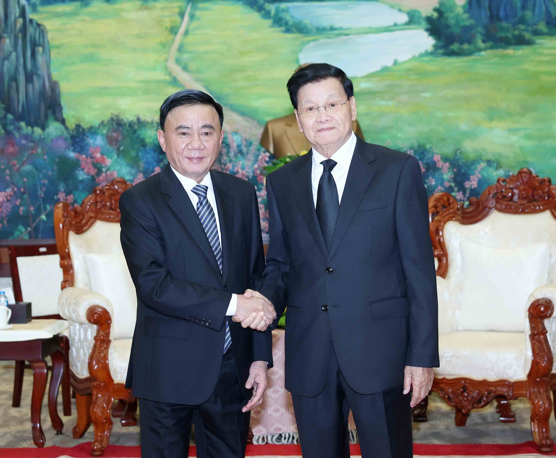 vna_potal_thuong_truc_ban_bi_thu_tran_cam_tu_hoi_kien_tong_bi_thu_chu_tich_nuoc_lao__8949507.jpg