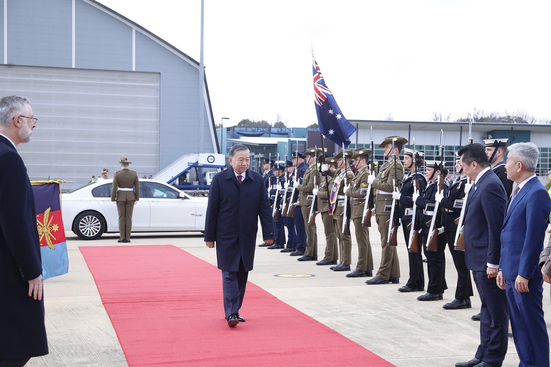 vna_potal_tong_bi_thu_chu_tich_nuoc_to_lam_ket_thuc_chuyen_tham_australia_len_duong_tham_new_zealand_8949031.jpg