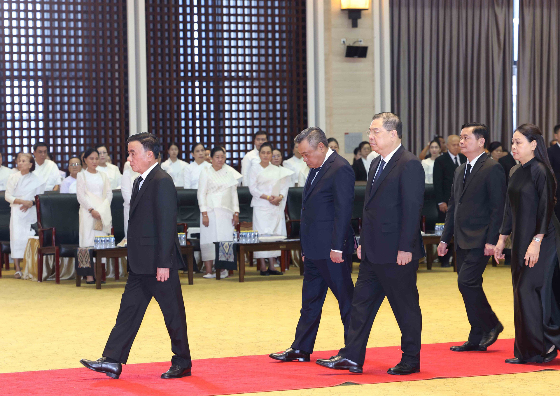 vnapotaldoanlanhdaocapcaodangnhanuocvietnamviengchutichquochoilaoxaysomphonephomvihane8949432 17865092758801654606320.jpg