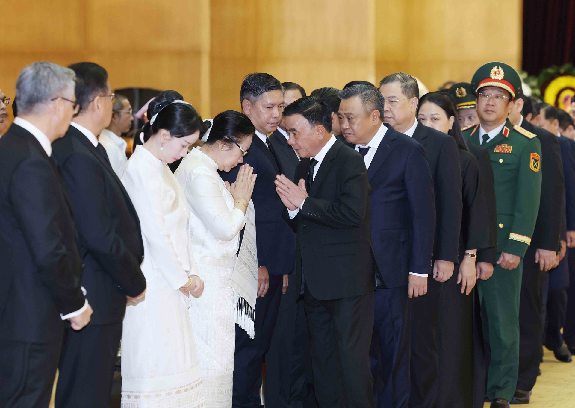vnapotaldoanlanhdaocapcaodangnhanuocvietnamviengchutichquochoilaoxaysomphonephomvihane8949461 1786509242540244792707.jpg