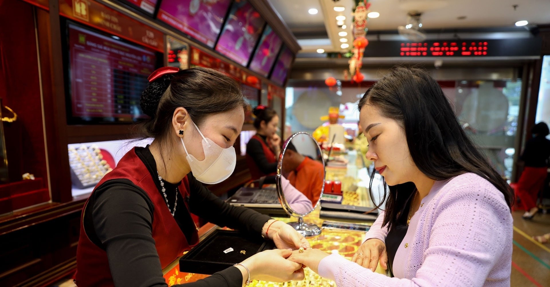 Giá vàng SJC và vàng miếng tuột dốc ngày 14/8/2026