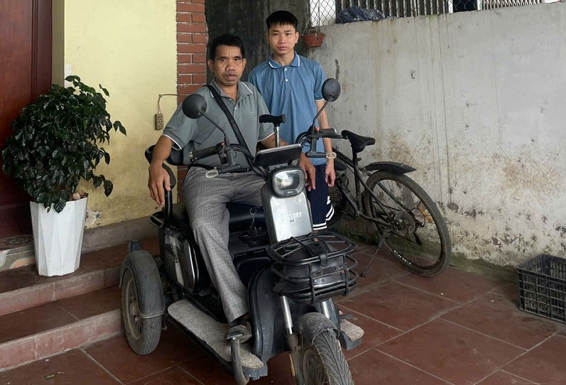 3 bố con cùng mắc suy thận, cậu học trò nghèo cần 800 triệu đồng để ghép thận