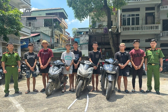 Bản tin cuối ngày 13/8: 7 thanh niên mang kiếm truy đuổi, chém người vô cớ