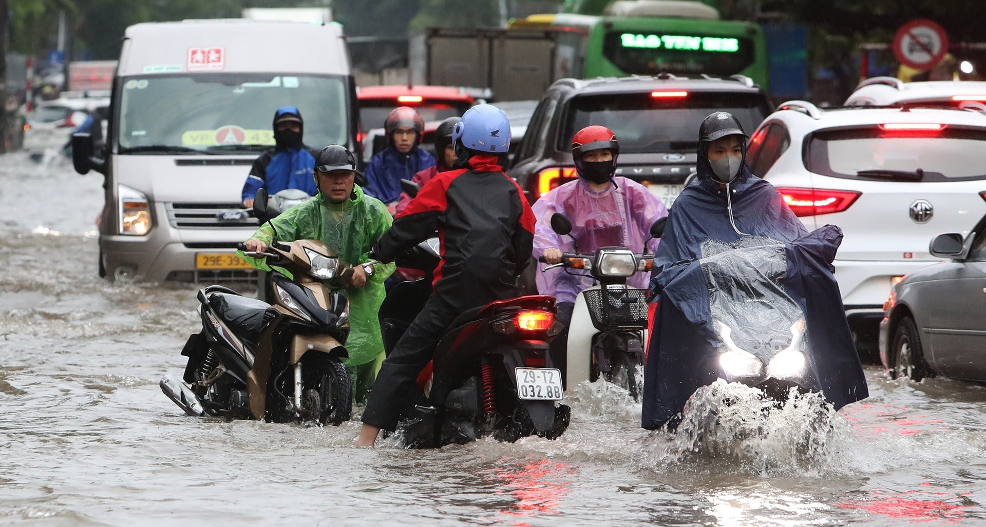 Dự báo thời tiết 14/8: Miền Bắc còn nắng nóng, từ chiều tối mưa giông sầm sập