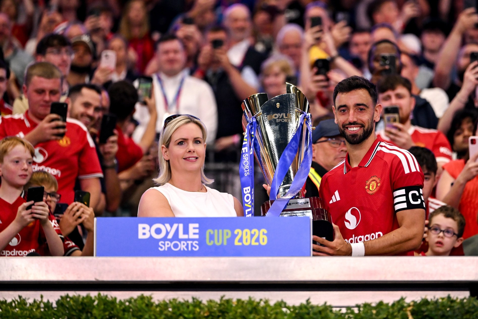 Bruno Fernandes đá hỏng penalty, MU vẫn ẵm cúp