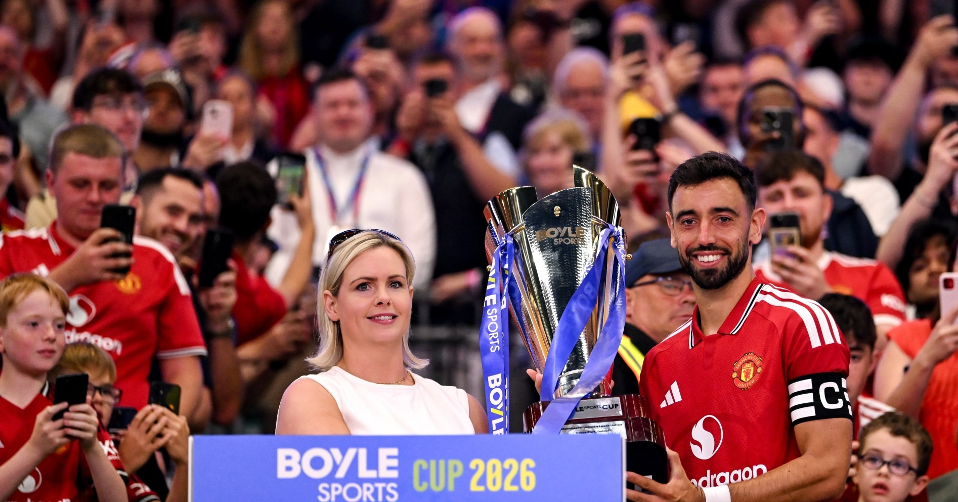 Bruno Fernandes đá hỏng penalty, MU vẫn ẵm cúp