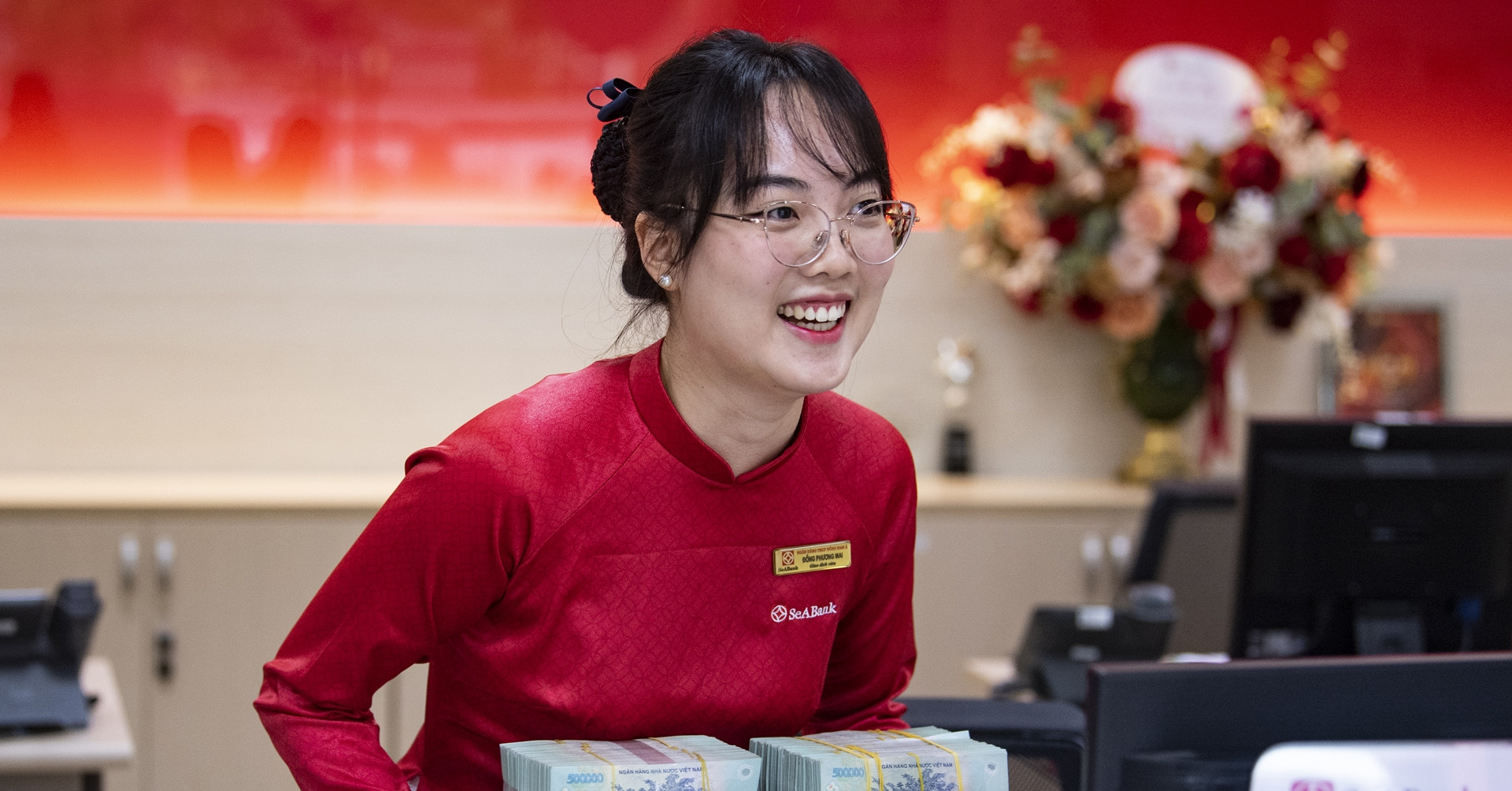 Chi phí trả lãi tiền gửi của 30 ngân hàng tăng vọt, có nhà băng tăng hơn 90%