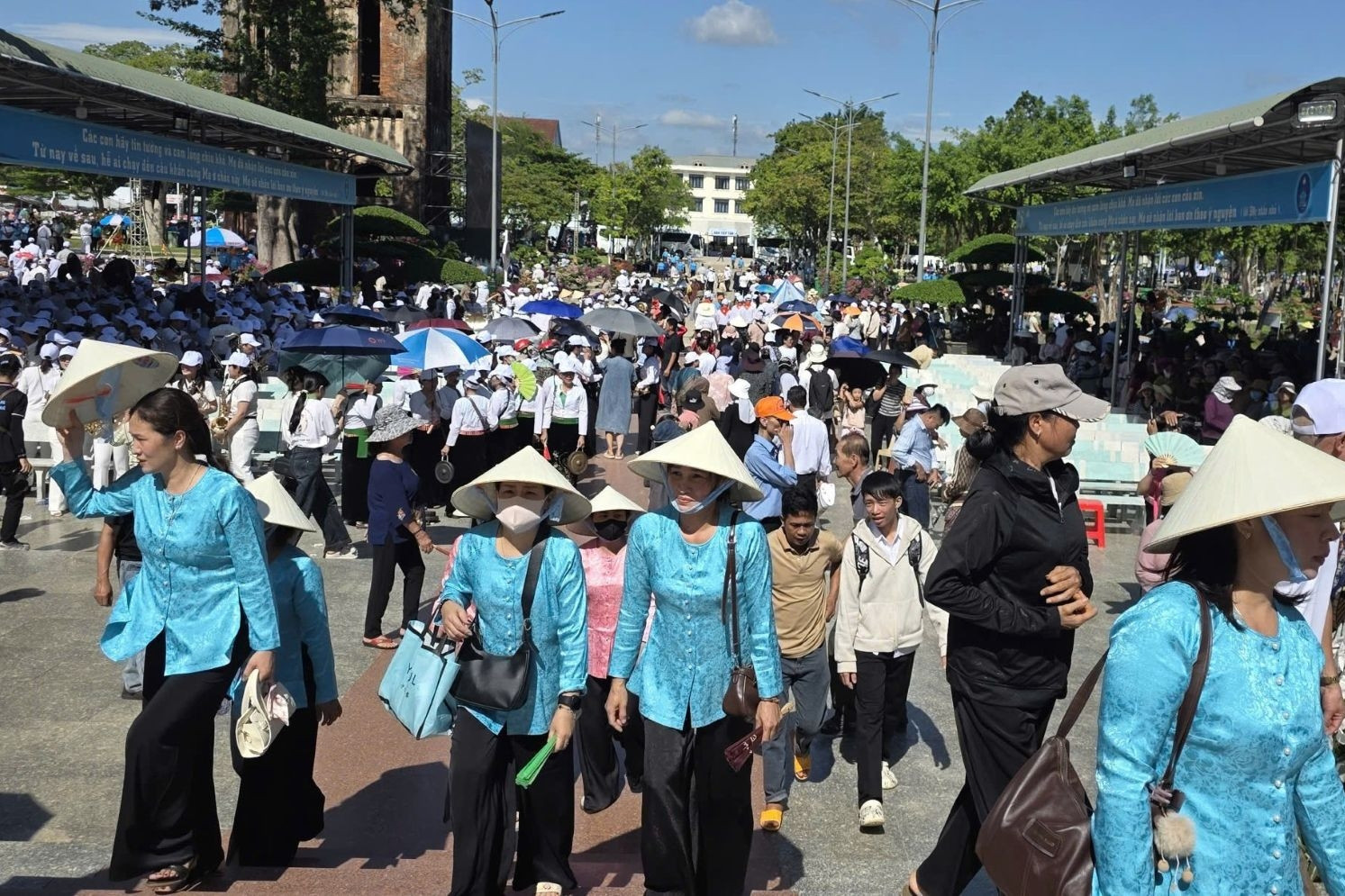 Hàng vạn người về Quảng Trị dự Đại hội hành hương Đức Mẹ La Vang lần thứ 32