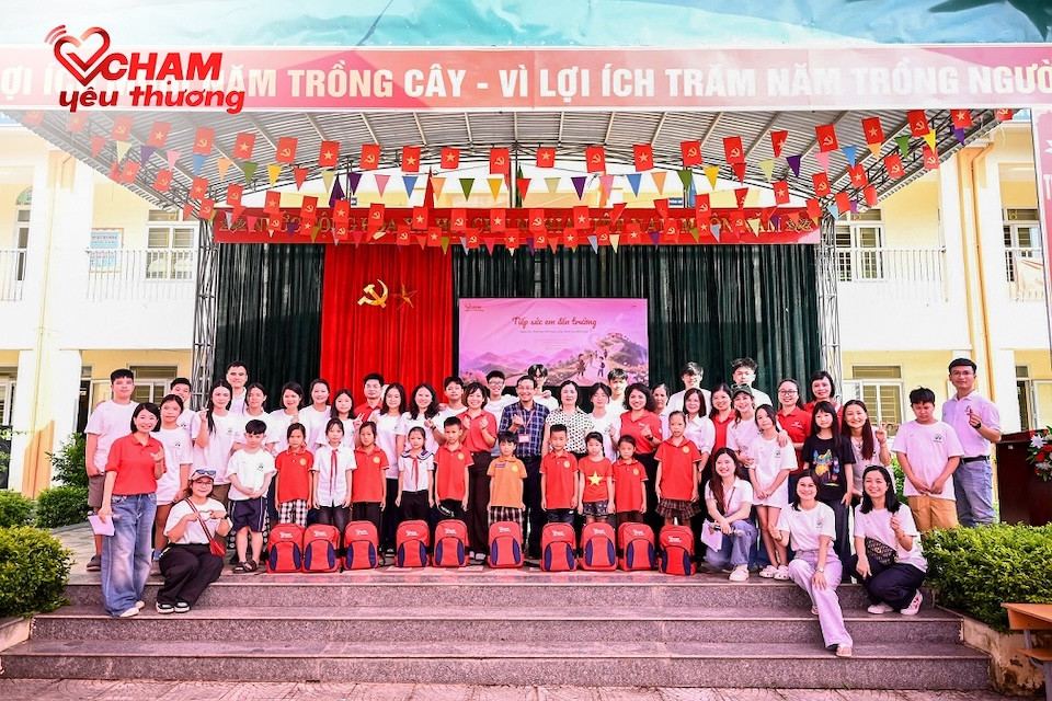 Hanh trinh Tiep suc em  tới trường 2026 của Quỹ Chạm Yêu Thương khởi động tại Cao Bằng.jpg