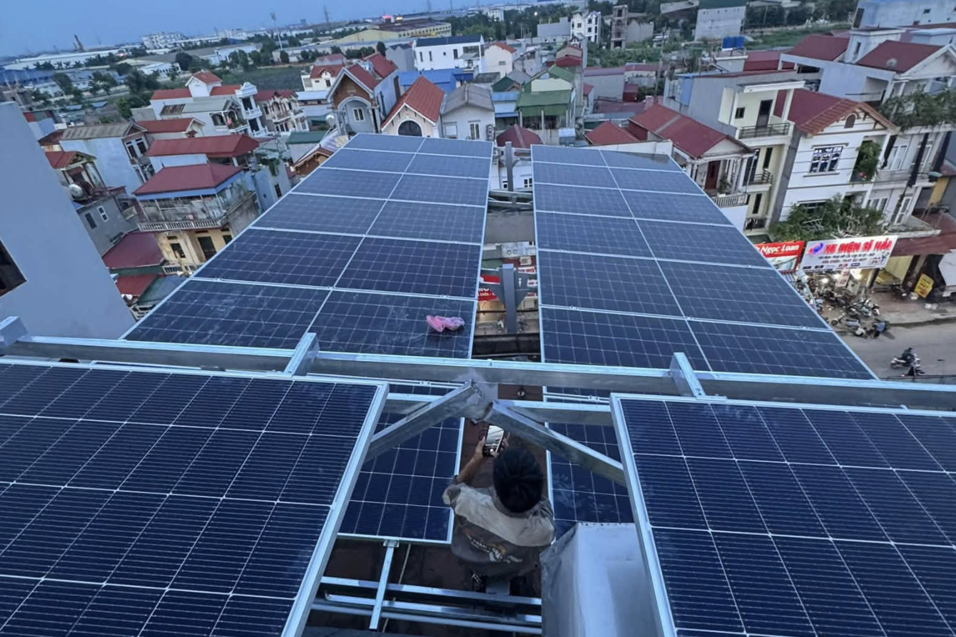 Hơn 13.000 khách hàng miền Bắc lắp điện mặt trời, nhiều tỉnh bắt đầu hỗ trợ tiền