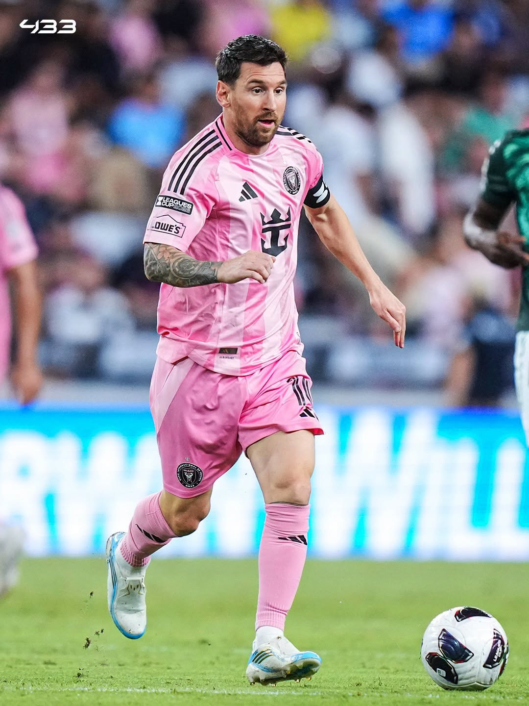 https://static-images.vnncdn.net/vps_images_publish/000001/000003/2026/8/13/messi-inter-miami-386.jpeg