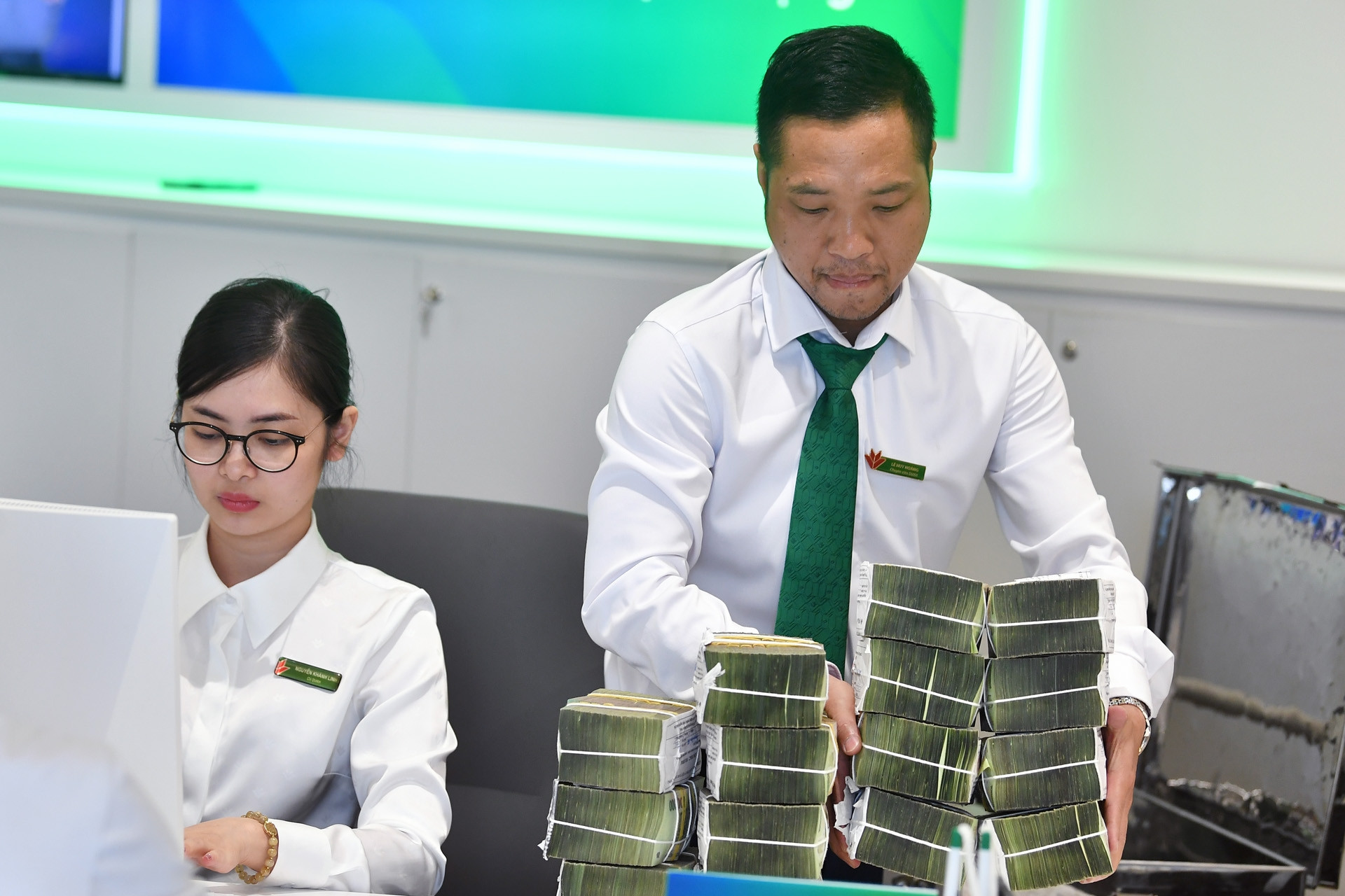 Ngân hàng khát vốn, nhưng có nhà băng hút tiền cực mạnh, dư tới 240.000 tỷ đồng