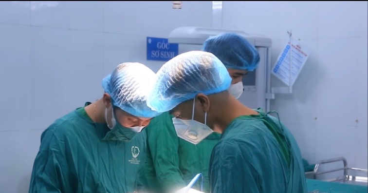 Người đàn ông đến viện cấp cứu trong đau đớn do tâm lý e ngại