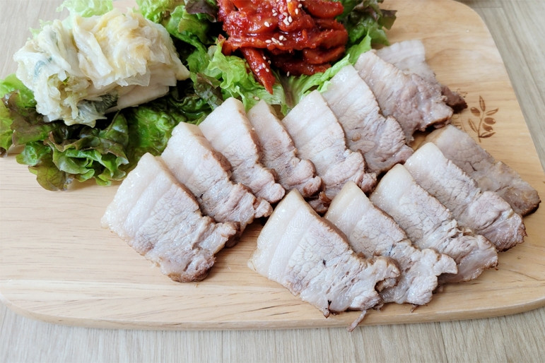 Người lớn tuổi ăn thịt lợn mỗi ngày, sau 8 tuần điều gì xảy ra?