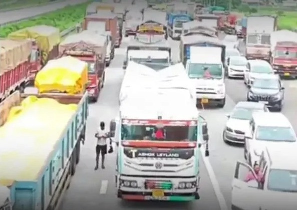 rto_bribe_truck_driver_expressway_featured_e40951b5ab.webp
