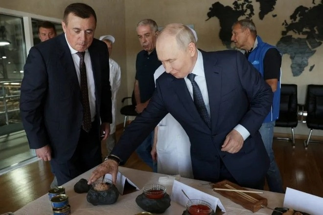 Tổng thống Nga Putin lần đầu tới thăm quần đảo tranh chấp với Nhật Bản
