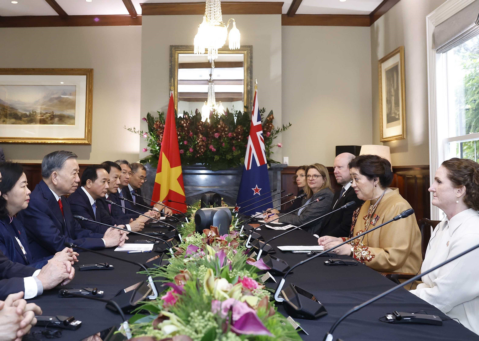 vna_potal_tong_bi_thu_chu_tich_nuoc_to_lam_hoi_dam_voi_toan_quyen_new_zealand___8951738.jpg