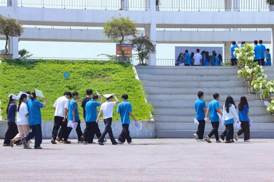 326 thí sinh ở Tuyên Quang bước vào buổi thi lại tốt nghiệp THPT môn Ngữ văn
